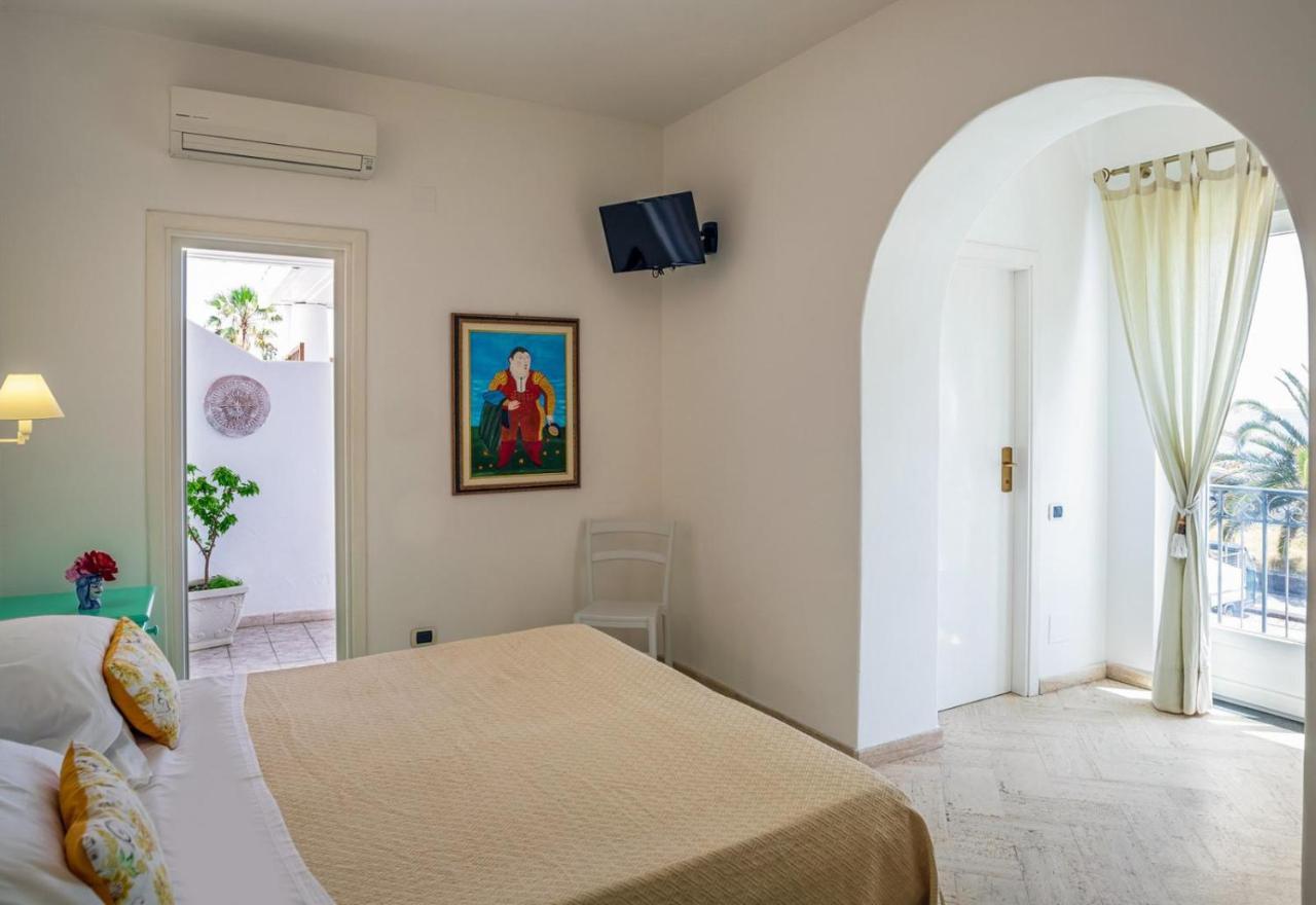 Hotel Ossidiana Stromboli Center ภายนอก รูปภาพ