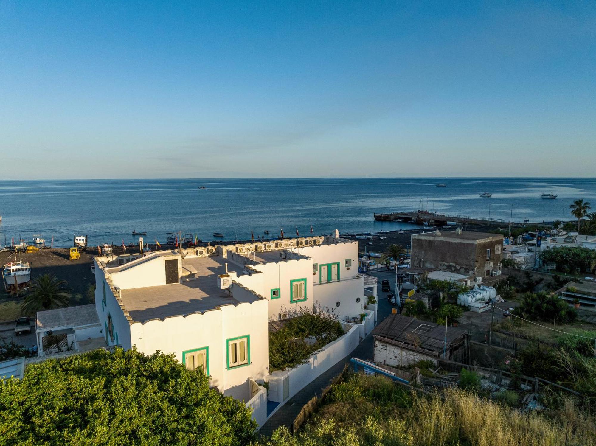 Hotel Ossidiana Stromboli Center ภายนอก รูปภาพ