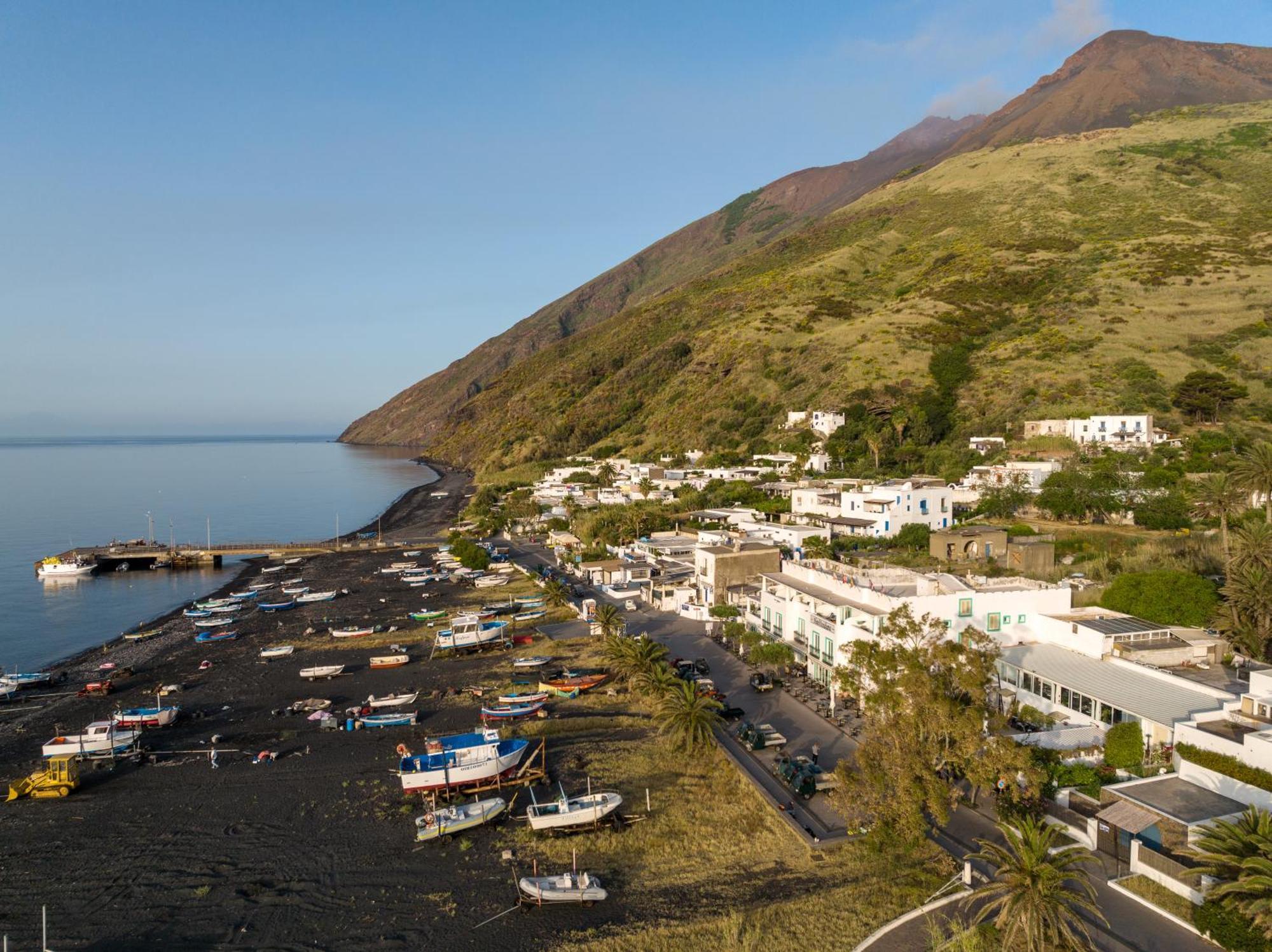 Hotel Ossidiana Stromboli Center ภายนอก รูปภาพ