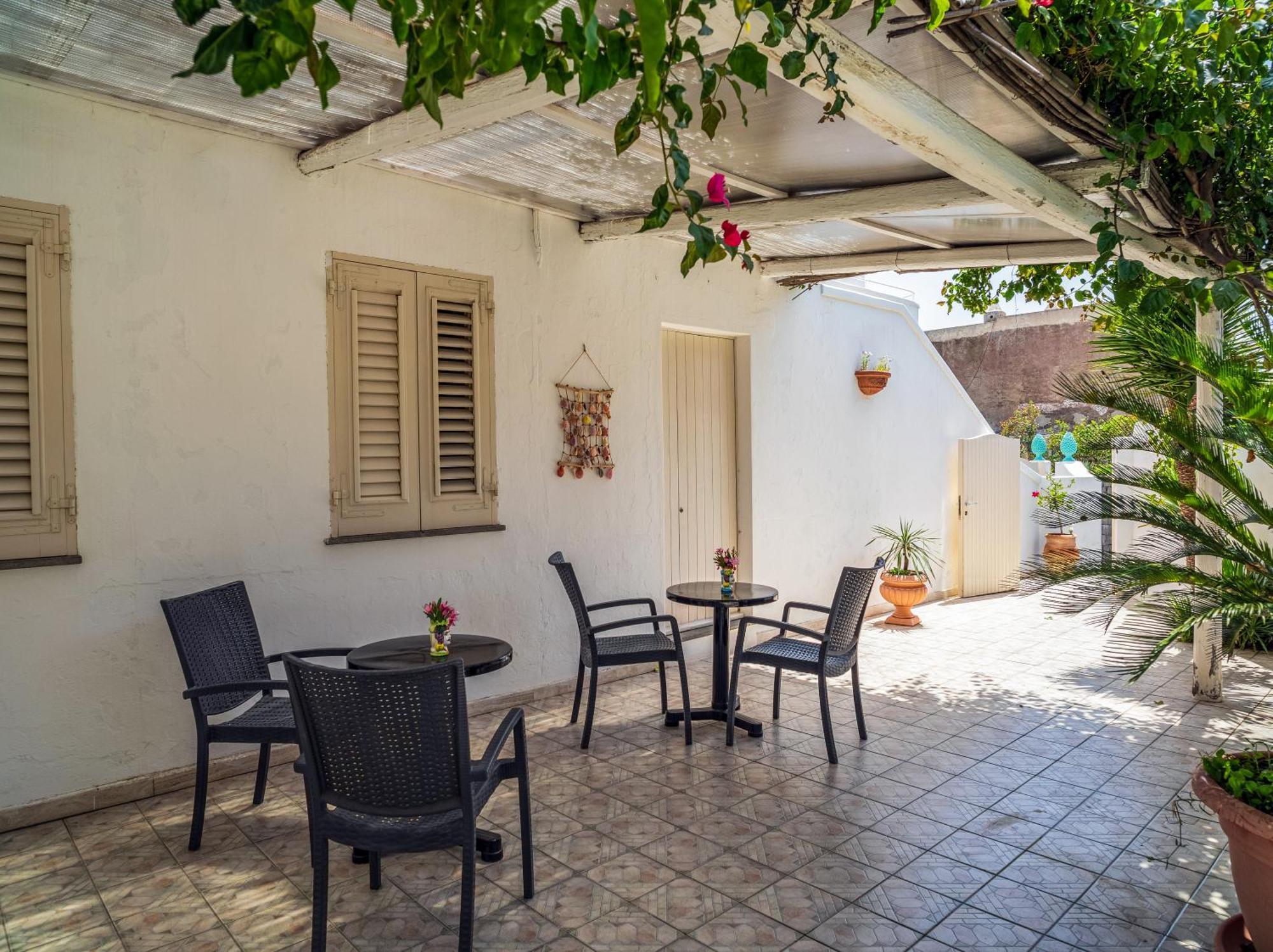 Hotel Ossidiana Stromboli Center ภายนอก รูปภาพ