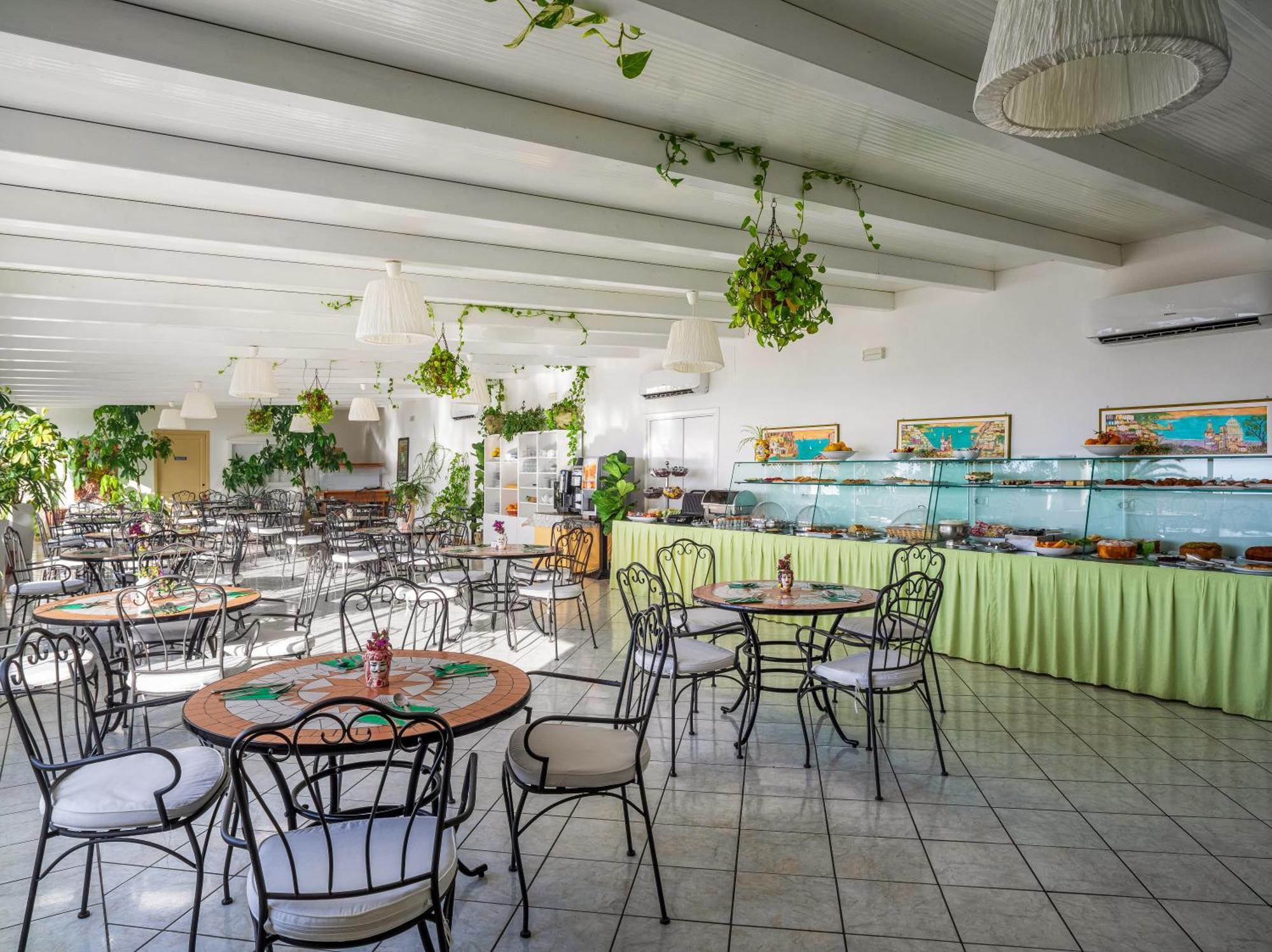 Hotel Ossidiana Stromboli Center ภายนอก รูปภาพ