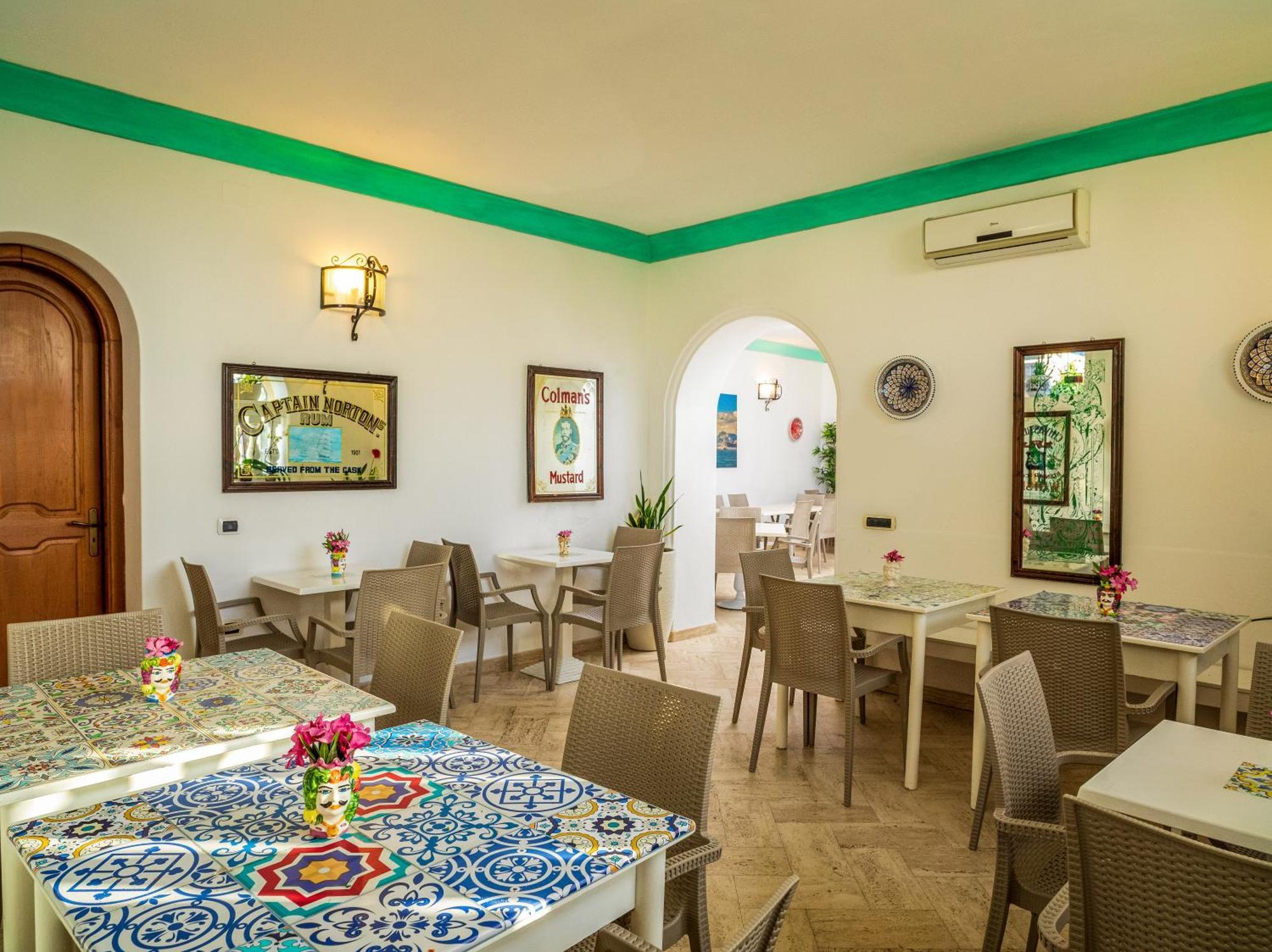 Hotel Ossidiana Stromboli Center ภายนอก รูปภาพ